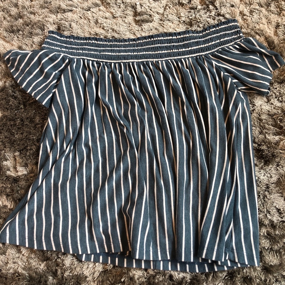 Off the shoulder tee